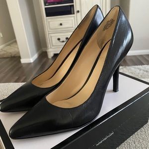 Nine West Black Pointed Toe Pump, size 8